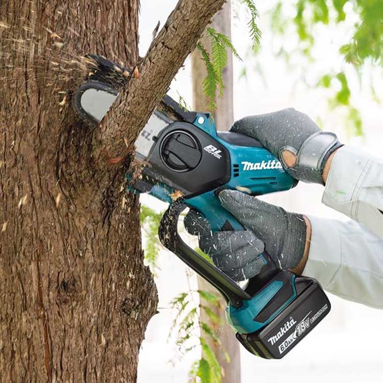 Motosierra Inalámbrica Makita® 18V con Espada de 10 cm